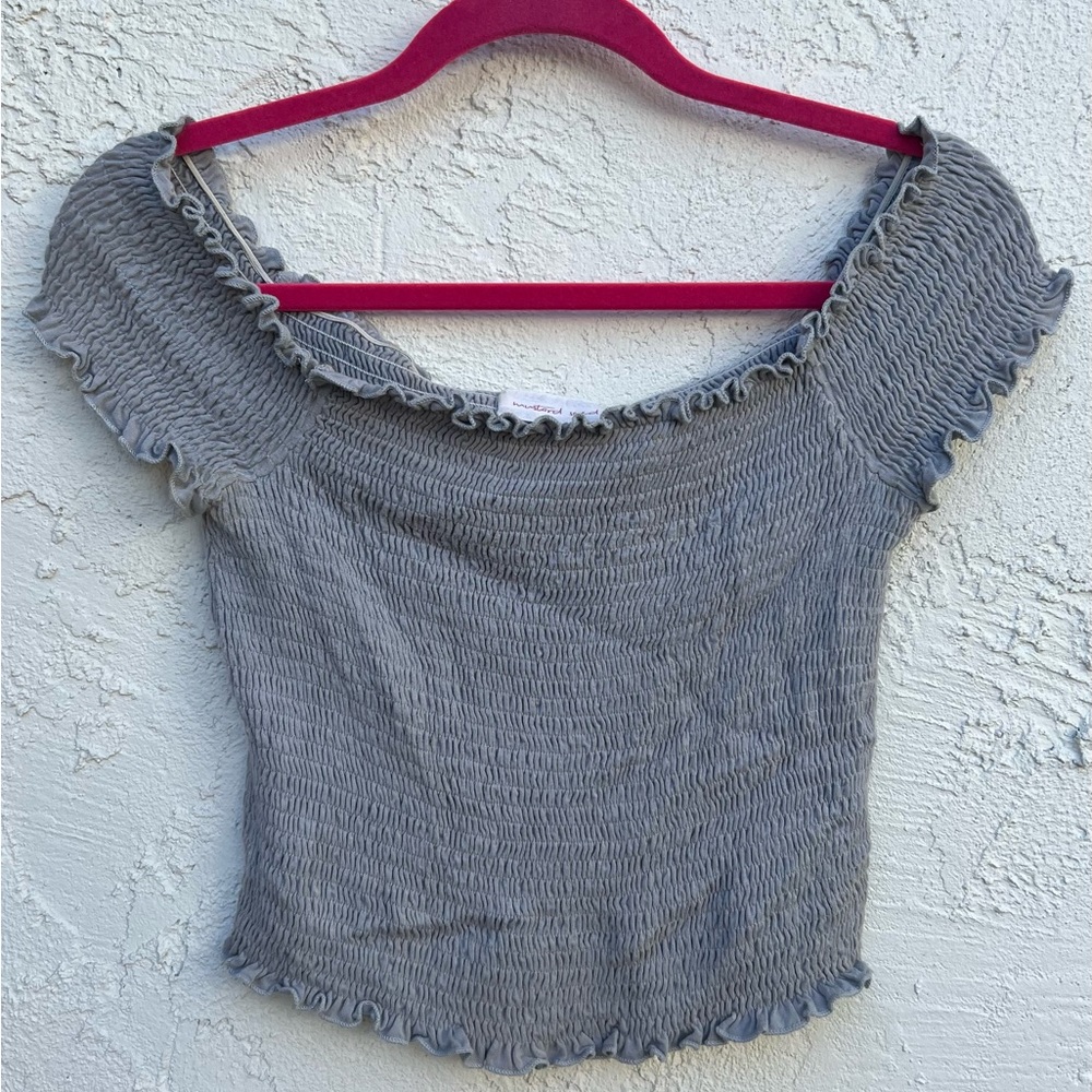 Super comfy and stretchy off the shoulder top 🌻